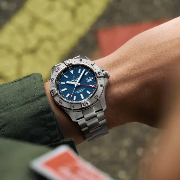 Avenger Automatic GMT 44 – Image 3