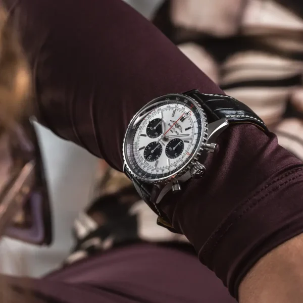 Navitimer B01 Chronograph 43 – Image 3